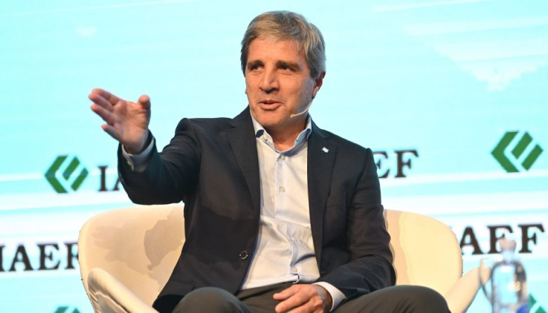 Caputo pidió el acompañamiento de los argentinos en las elecciones para tener "menos impuestos"
