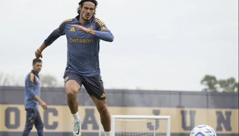 Cavani hizo fútbol y estaría en el banco de Boca frente a Independiente