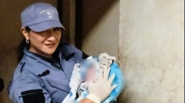 Personal policial auxilió a una joven de 18 años a dar a luz