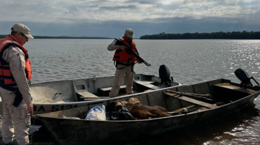 Abandonaron una embarcación con carne de carpincho