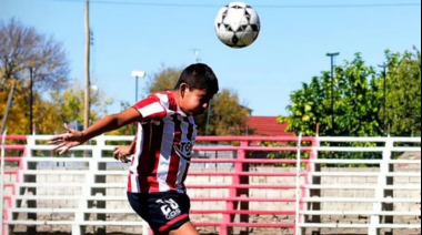Un niño de 11 años falleció electrocutado luego de ir a buscar la pelota con la que estaban jugando en el techo