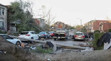 Fuertes tormentas y tornados impactaron el centro de Estados Unidos, con un saldo de al menos 21 muertos