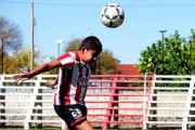 Un niño de 11 años falleció electrocutado luego de ir a buscar la pelota con la que estaban jugando en el techo