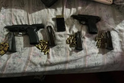 Se realizaron allanamientos por robos a mano armada, donde se incautaron numerosas armas de fuego